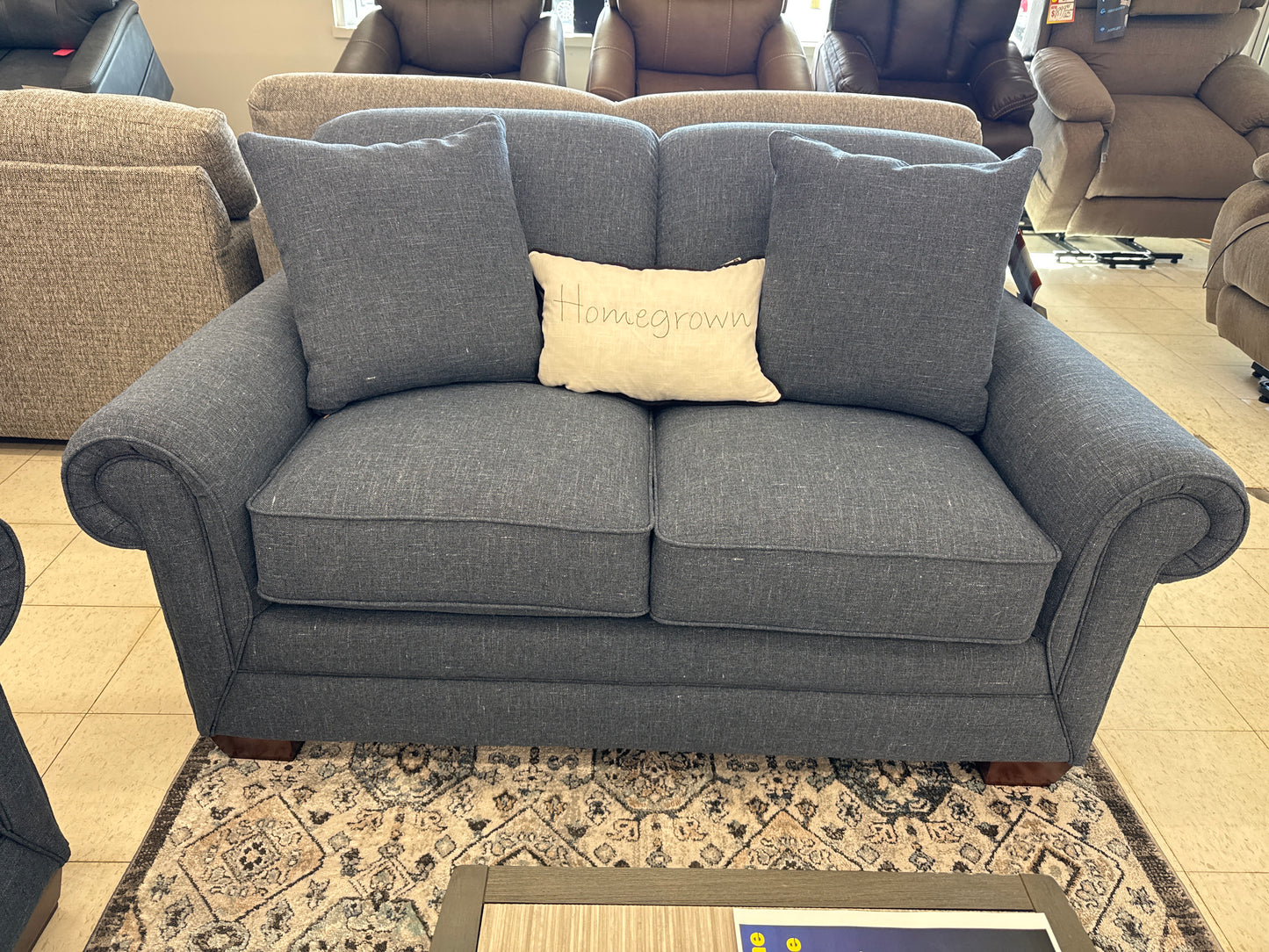 FACTORY SPECIAL La-Z-Boy Mackenzie Stationary Sofa w/ Matching Loveseat